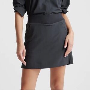 Quince Performance Tech Skort Black